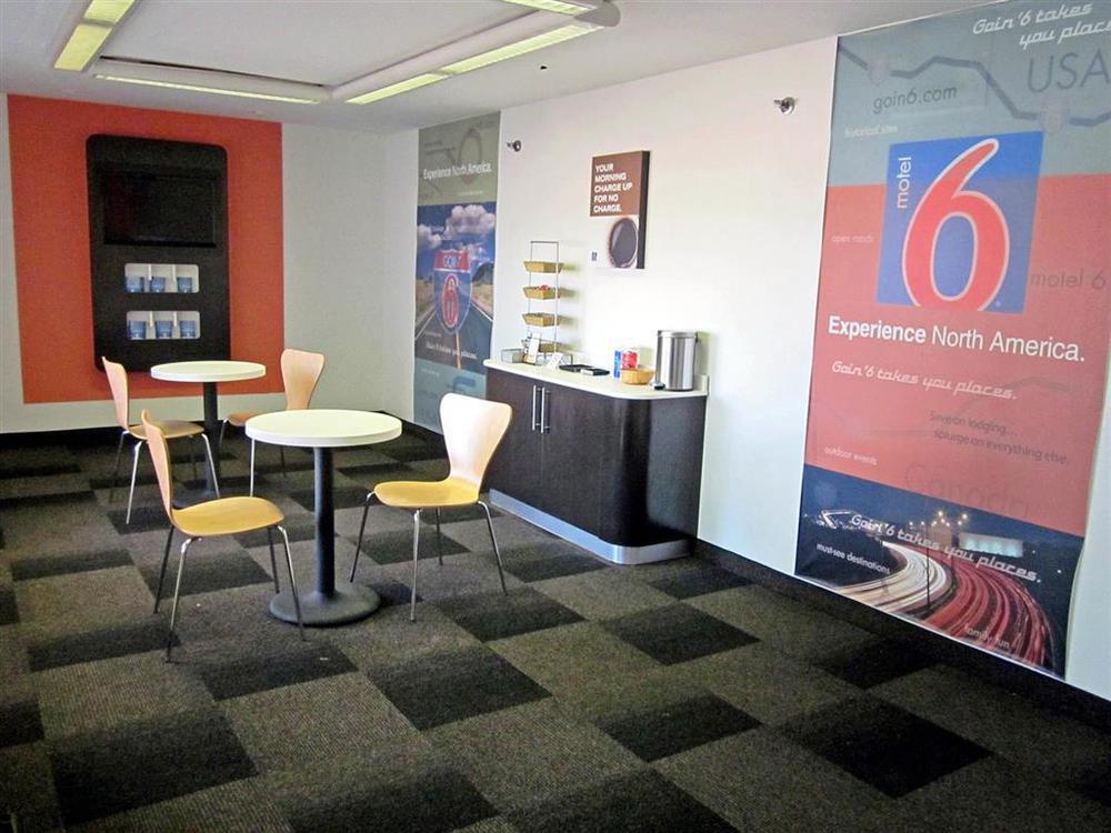 Motel 6 Нормал Интерьер фото